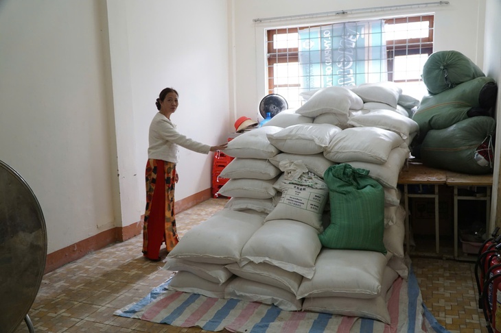 Học sinh chưa được cấp gạo vì… phụ lục hành chính - Ảnh 3.