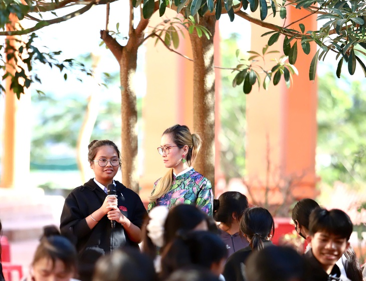 Trước ngưỡng cửa đại học, học sinh vùng sâu hỏi thẳng chuyện đam mê, việc làm và… lấy chồng - Ảnh 5.