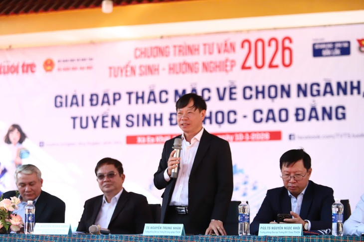 Trước ngưỡng cửa đại học, học sinh vùng sâu hỏi thẳng chuyện đam mê, việc làm và… lấy chồng - Ảnh 10.