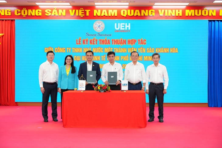 UEH - Ảnh 2.