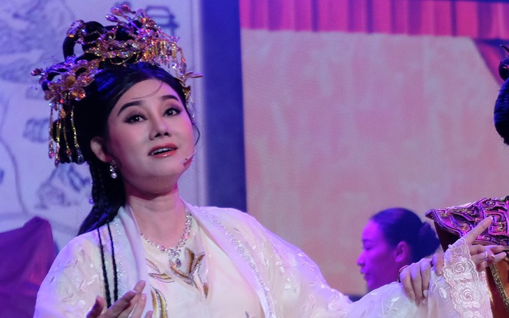 Khán giả chia sẻ clip Ngọc Giàu, Thanh Nam hát Tiếng trống Mê Linh - Ảnh 5.