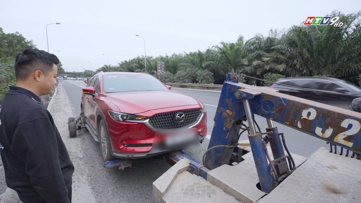 Thử gọi cứu hộ VETC trên cao tốc: Được kéo về gara miễn phí nhưng đóng tiền chưa chắc đã được cứu ngay nếu chủ xe không chú ý điểm này- Ảnh 8.