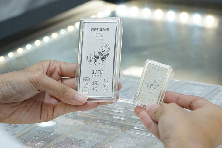 Giá vàng miếng SJC tiến sát 160 triệu đồng/lượng - Ảnh 2.