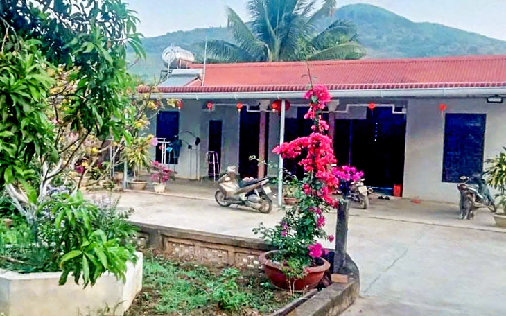 Chúng tôi chắp lại mái nhà - Ảnh 1. mái nhà - Ảnh 1.