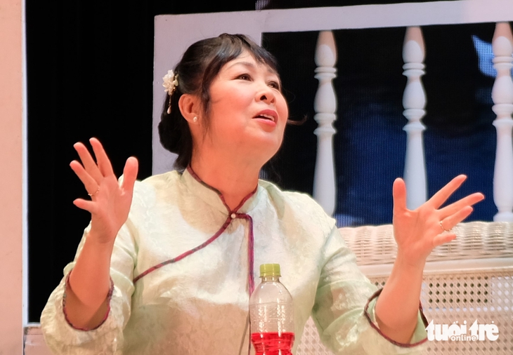 Nghệ sĩ Hồng Vân hóa cô đào cải lương trong vở kịch Tết