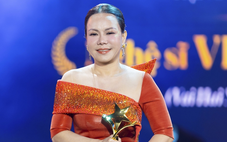 Hoa hậu Thiên Ân nói gì sau khoảnh khắc 'hất tay fan' - Ảnh 2.