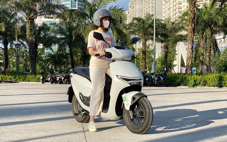 Xe máy điện Honda CUV e: 'đội giá' tại đại lý, lăn bánh tới hơn 71 triệu đồng - Ảnh 3.