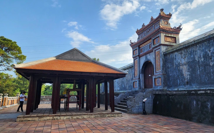 Di tích Đại Nội Huế mọc thêm nhiều căn nhà rường ‘lạ’ - Ảnh 3.