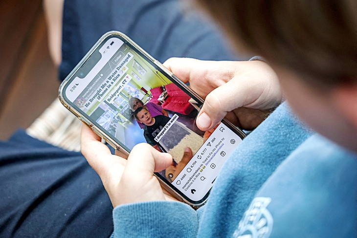 Một tháng cấm trẻ em dùng mạng xã hội ở Úc - Ảnh 1. mạng xã hội - Ảnh 1.