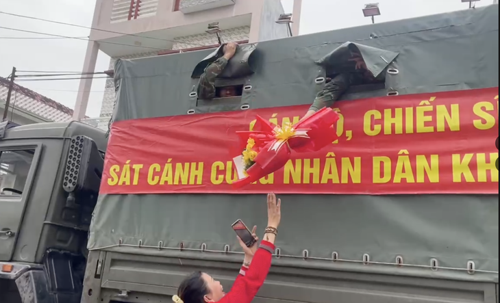 Người dân tâm lũ Hòa Thịnh hai lần khóc vì khổ đau lẫn hạnh phúc - Ảnh 18.