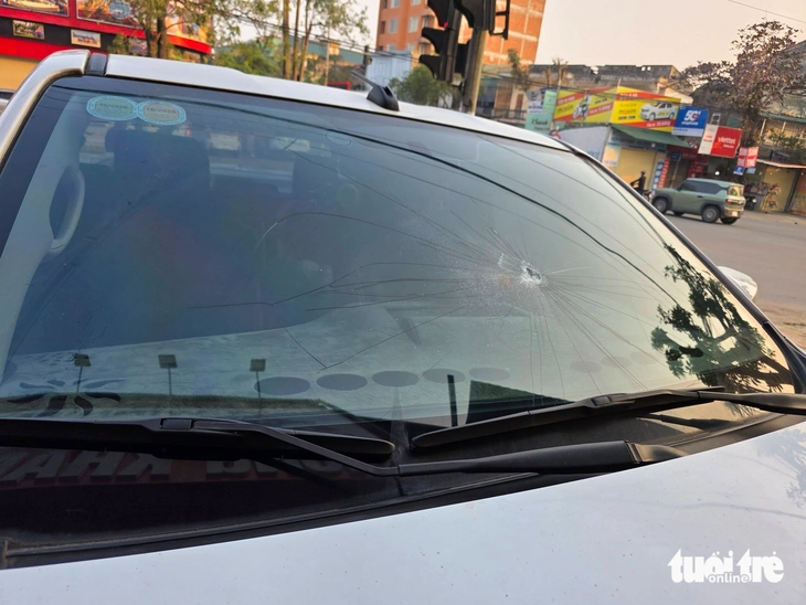 đập kính - Ảnh 2.