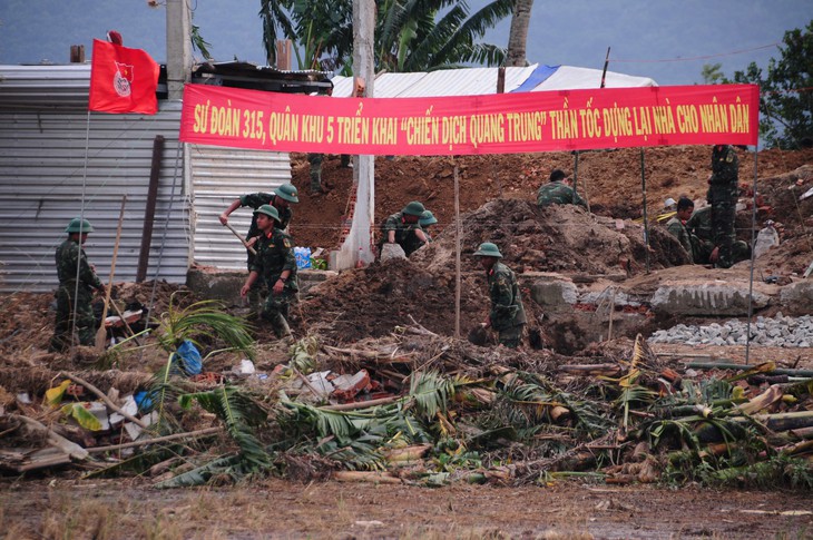 Người dân tâm lũ Hòa Thịnh hai lần khóc vì khổ đau lẫn hạnh phúc - Ảnh 11.
