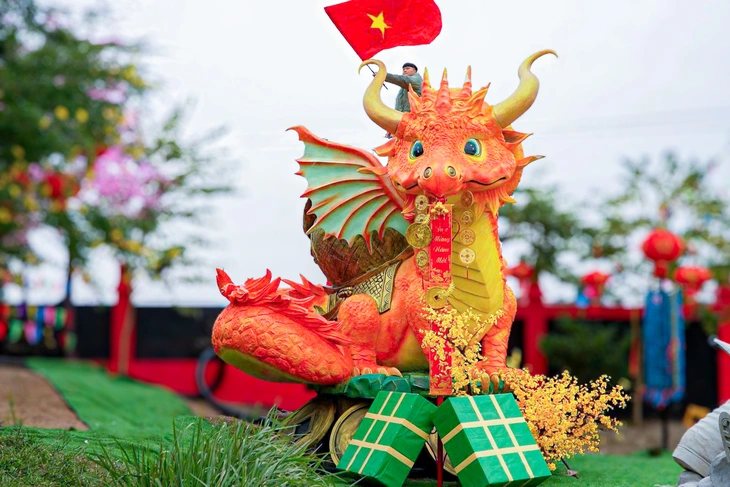 Linh vật 'Ngựa thương' được chốt giá hơn 222 triệu đồng để ủng hộ người nghèo đón Tết - Ảnh 4. Linh vật 'Ngựa thương' chốt giá hơn 222 triệu đồng, dành tặng người nghèo đón Tết - Ảnh 4.