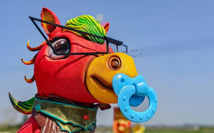 Nghệ nhân trẻ Đinh Văn Tâm bán linh vật ngựa để tặng quà Tết cho người nghèo - Ảnh 3.