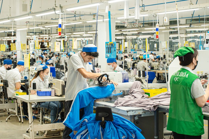 Ứng phó thuế quan, doanh nghiệp dệt may Việt Nam chủ động nguồn cung nguyên phụ liệu - Ảnh 1.