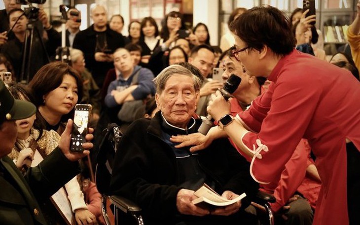 ‘Em bé chất’ làm MV về Bác, lấy cảm hứng từ 'Như có Bác trong ngày đại thắng' của nhạc sĩ Phạm Tuyên - Ảnh 5.