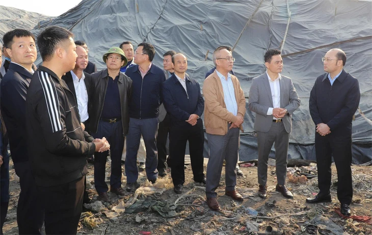 Bãi chứa rác thải lớn nhất Thanh Hóa bốc mùi hôi, dân bức xúc, tỉnh chỉ đạo khẩn - Ảnh 4.