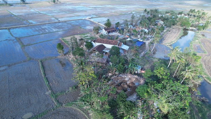 Người dân tâm lũ Hòa Thịnh hai lần khóc vì khổ đau lẫn hạnh phúc - Ảnh 8.