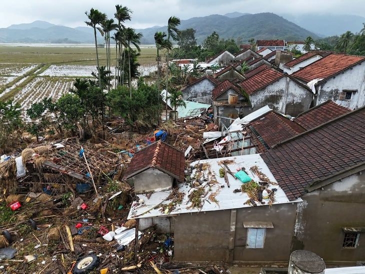 Người dân tâm lũ Hòa Thịnh hai lần khóc vì khổ đau lẫn hạnh phúc - Ảnh 4.