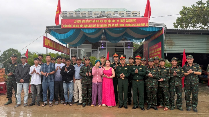 Người dân tâm lũ Hòa Thịnh hai lần khóc vì khổ đau lẫn hạnh phúc - Ảnh 13.