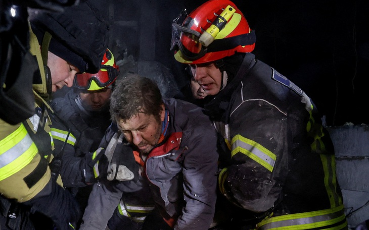 Ukraine ban bố tình trạng khẩn cấp về năng lượng sau các đợt tấn công từ Nga - Ảnh 2.