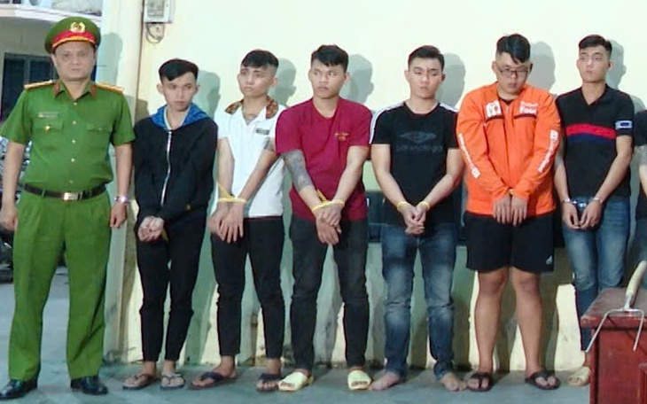 Đi 'trả thù' giữa đêm, 21 thanh niên đuổi chém nhầm người ở Công viên cầu Cổ Lũy bị khởi tố - Ảnh 2.