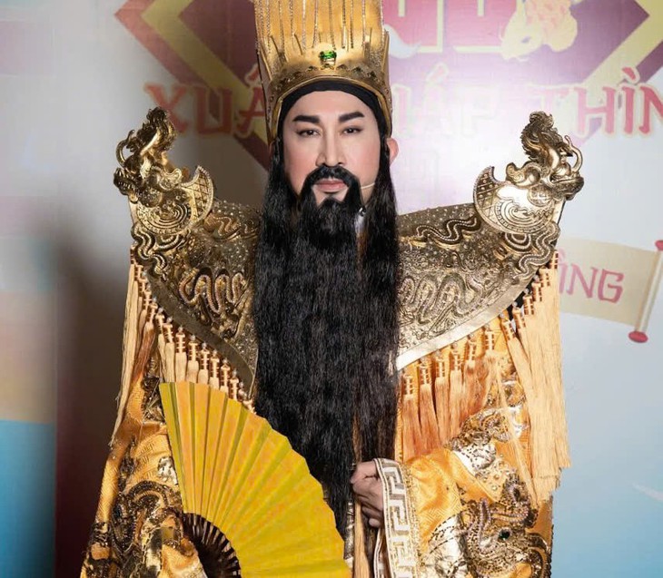 Kim Tử Long thấy vinh dự khi được mời đóng Ngọc hoàng trong Táo xuân lần thứ ba - Ảnh 1. Kim Tử Long lần thứ ba đóng Ngọc hoàng trong Táo xuân - Ảnh 1.