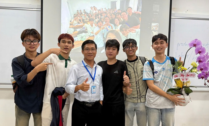 Nữ SV không còn tiền ăn bánh mì, nam SV làm thêm quần quật... được bạn đọc giúp thêm hàng chục triệu - Ảnh 4.