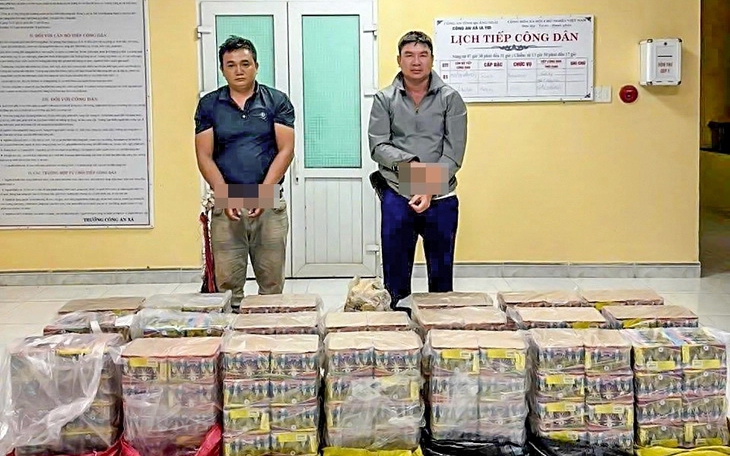 Công an xã Đông Thạnh, TP.HCM bắt người phụ nữ bán 67kg pháo nổ - Ảnh 2.