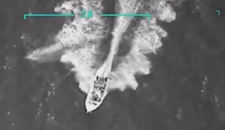 Mỹ dùng 'máy bay giả dân sự' tấn công tàu nghi buôn ma túy? - Ảnh 2.