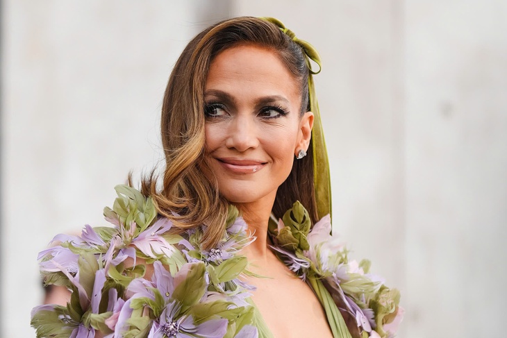 Jennifer Lopez: Biểu tượng gợi cảm vượt thời gian - Ảnh 1.