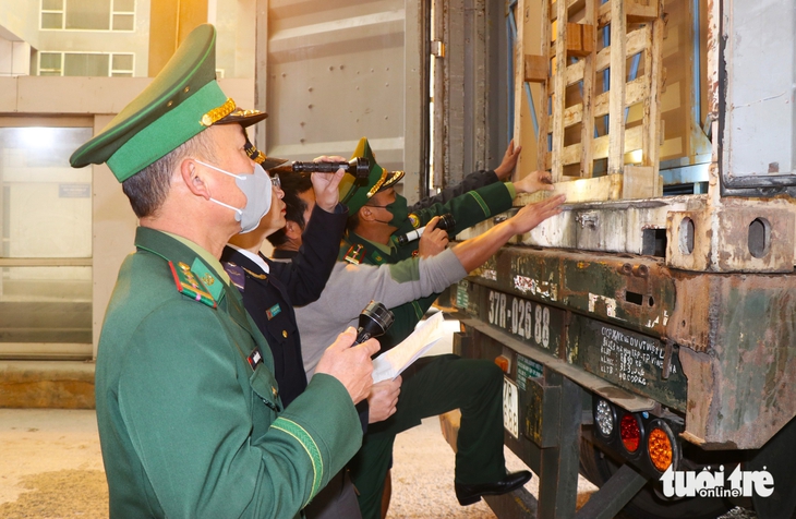 hàng cấm - Ảnh 2.