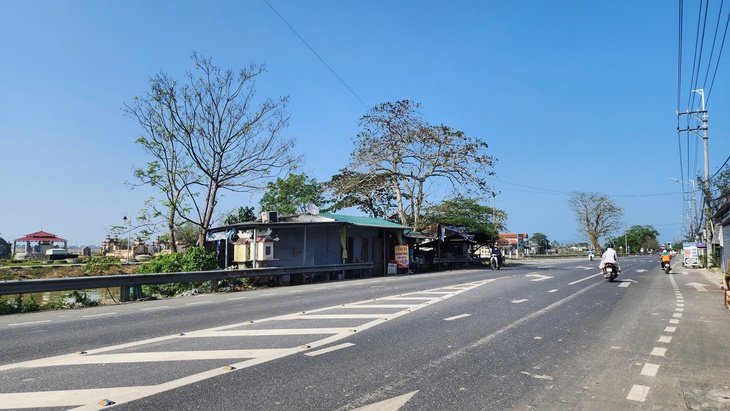 Dự án thoát lũ gần 300 tỉ ở Huế đang phải dừng thi công ‘chờ’ một hộ dân tái chiếm đất - Ảnh 3.