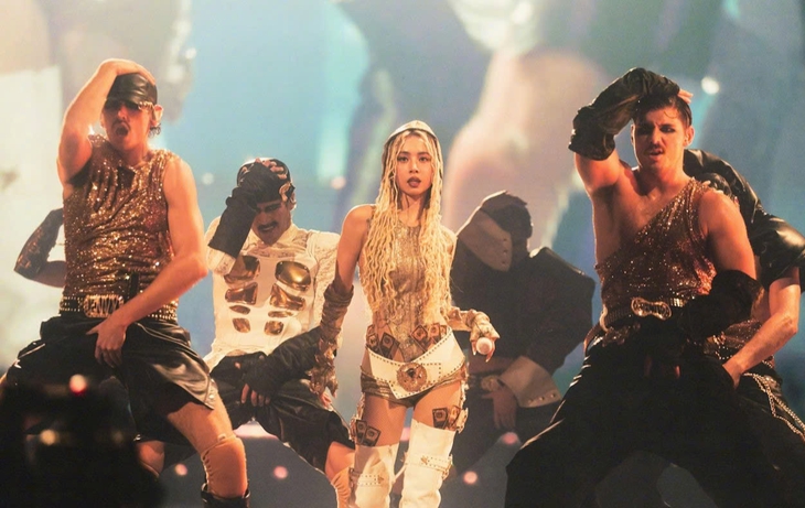 Chi 900 triệu Đài tệ trang trí sân khấu, concert của Thái Y Lâm lại bị tố 'tà giáo' - Ảnh 2.