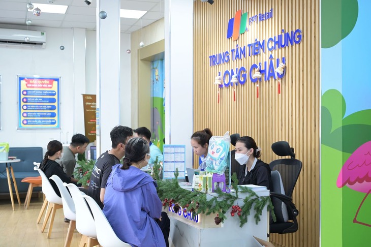 Long Châu thăng hạng trong bảng xếp hạng Top 10 Công ty phân phối dược phẩm uy tín năm 2025 - Ảnh 5.