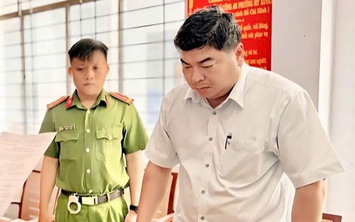 Tạm hoãn xét xử cựu lãnh đạo Long Xuyên vì vắng mặt vài luật sư - Ảnh 4.