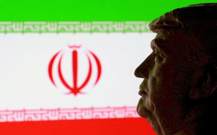 Iran đóng cửa không phận, Mỹ điều thêm tàu sân bay đến Trung Đông - Ảnh 2.