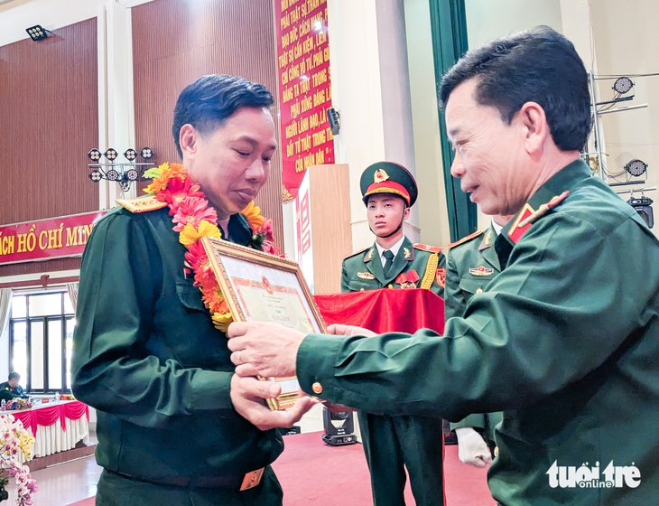 Quân đoàn 34 bàn giao 80 căn nhà cho dân trong 'Chiến dịch Quang Trung' - Ảnh 3.