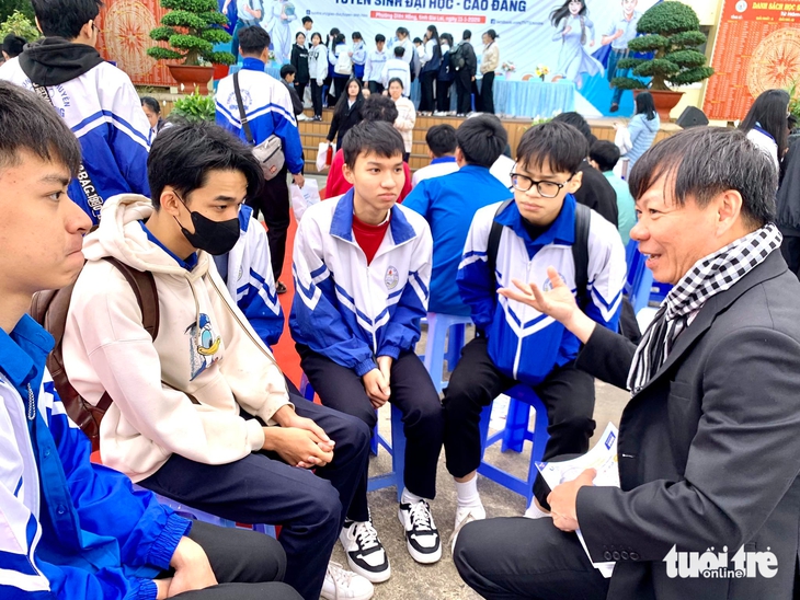 Học sinh trường chuyên không còn ‘vé ưu tiên’ vào đại học - Ảnh 1.