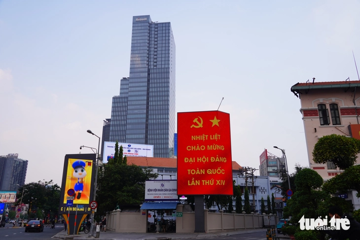 TP.HCM rực sắc đỏ chào mừng Đại hội Đảng - Ảnh 4.