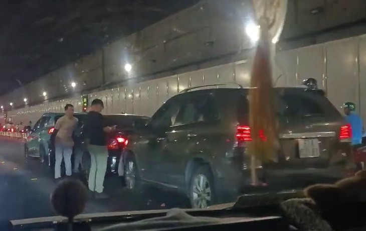 tai nạn liên hoàn - Ảnh 2.