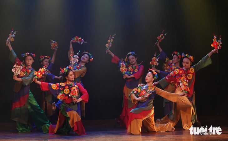 Viễn Châu - Ảnh 4.