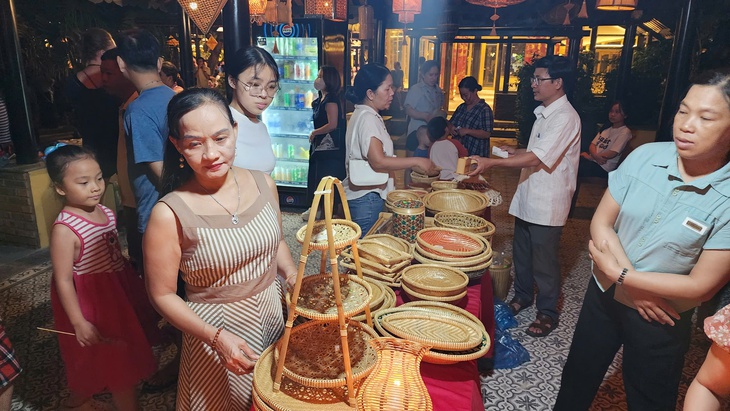 Di tích Đại Nội Huế mọc thêm nhiều nhà rường ‘lạ’ - Ảnh 2.