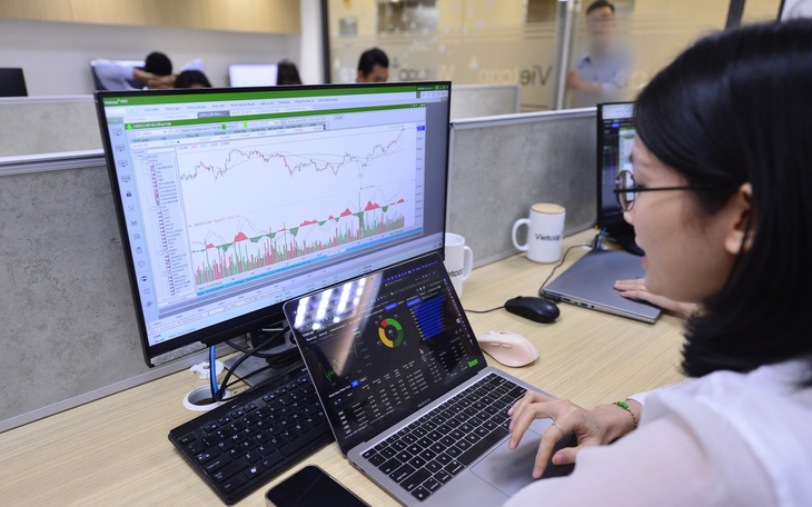 Áp lực chốt lời lan rộng, VN-Index mất gần 30 điểm - Ảnh 3.