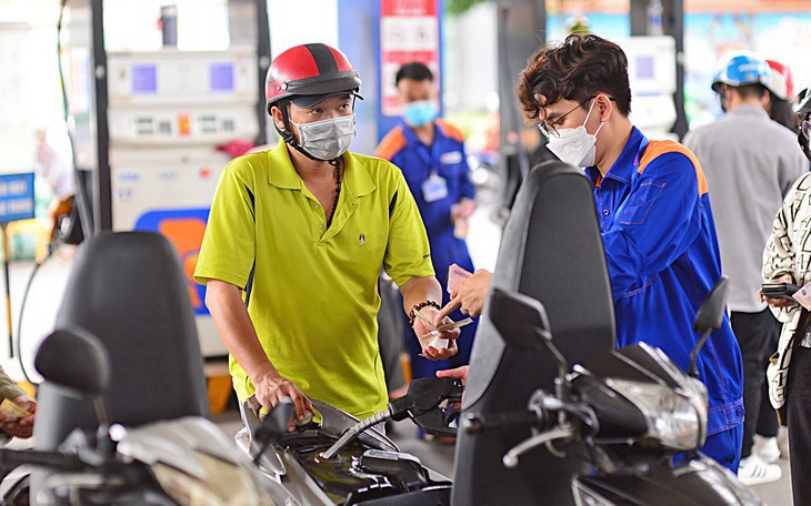 Doanh nghiệp, cửa hàng sẽ được thực hiện kê khai, tự quyết giá xăng dầu - Ảnh 3.
