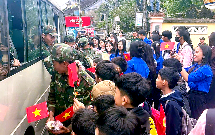 Những người lính “đi ngược chiều” - Ảnh 9.