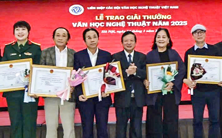 Giải thưởng sân khấu năm 2025 không có giải A nào, các nhà hát địa phương thắng thế - Ảnh 5.