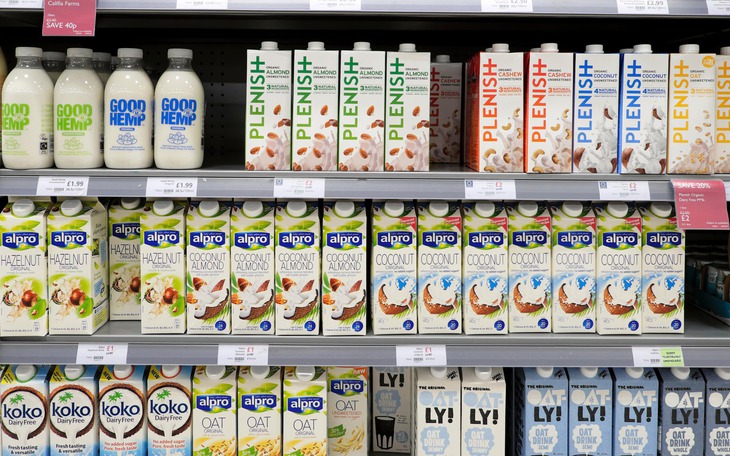 Influencer Mỹ gây chú ý khi khẳng định mụn là bệnh tự miễn - Ảnh 2.