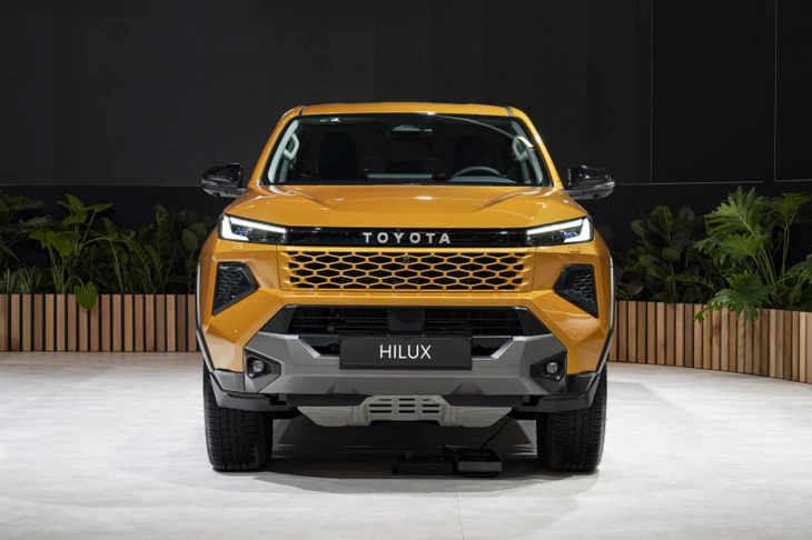 Toyota Hilux - Ảnh 2.