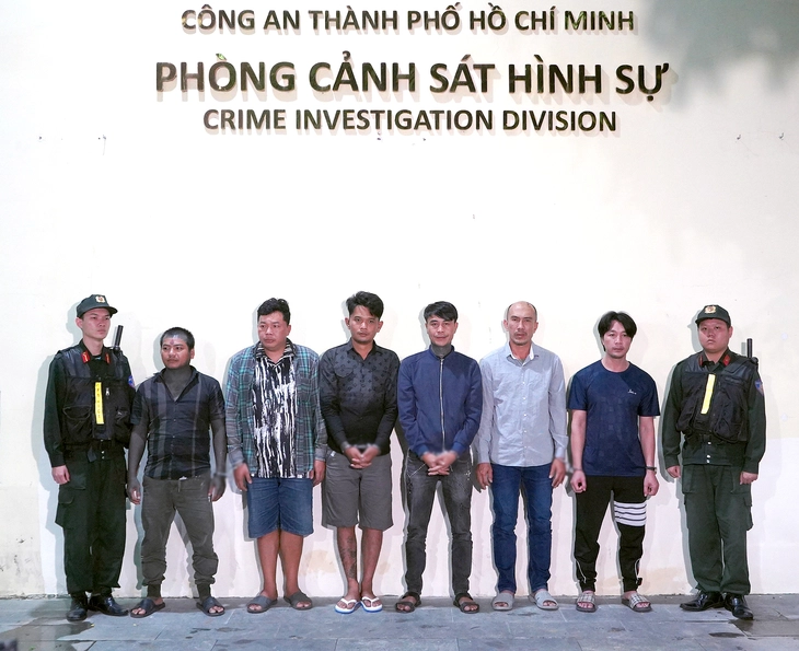 Công an TP.HCM tung 'cú đấm thép', xóa loạt băng nhóm núp bóng doanh nghiệp, lừa người qua Campuchia - Ảnh 1.